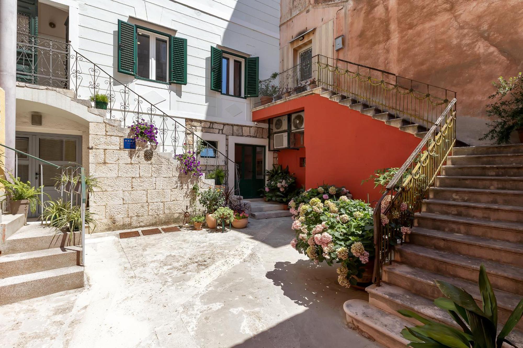 City Center Apartment Dvor Kalalarga Makarska Exterior foto