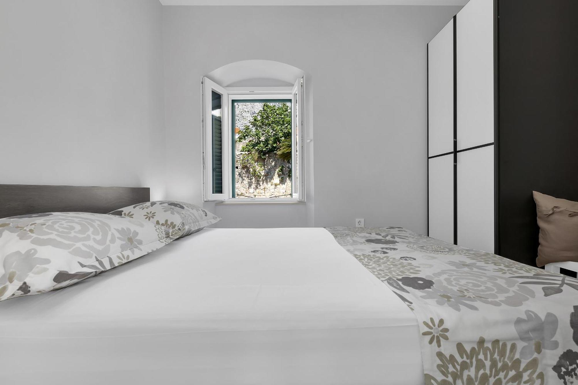 City Center Apartment Dvor Kalalarga Makarska Exterior foto